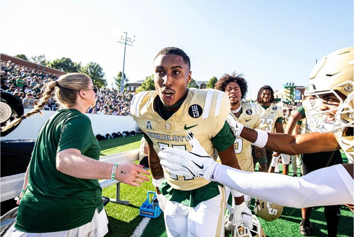 是足球场上 是足球场上